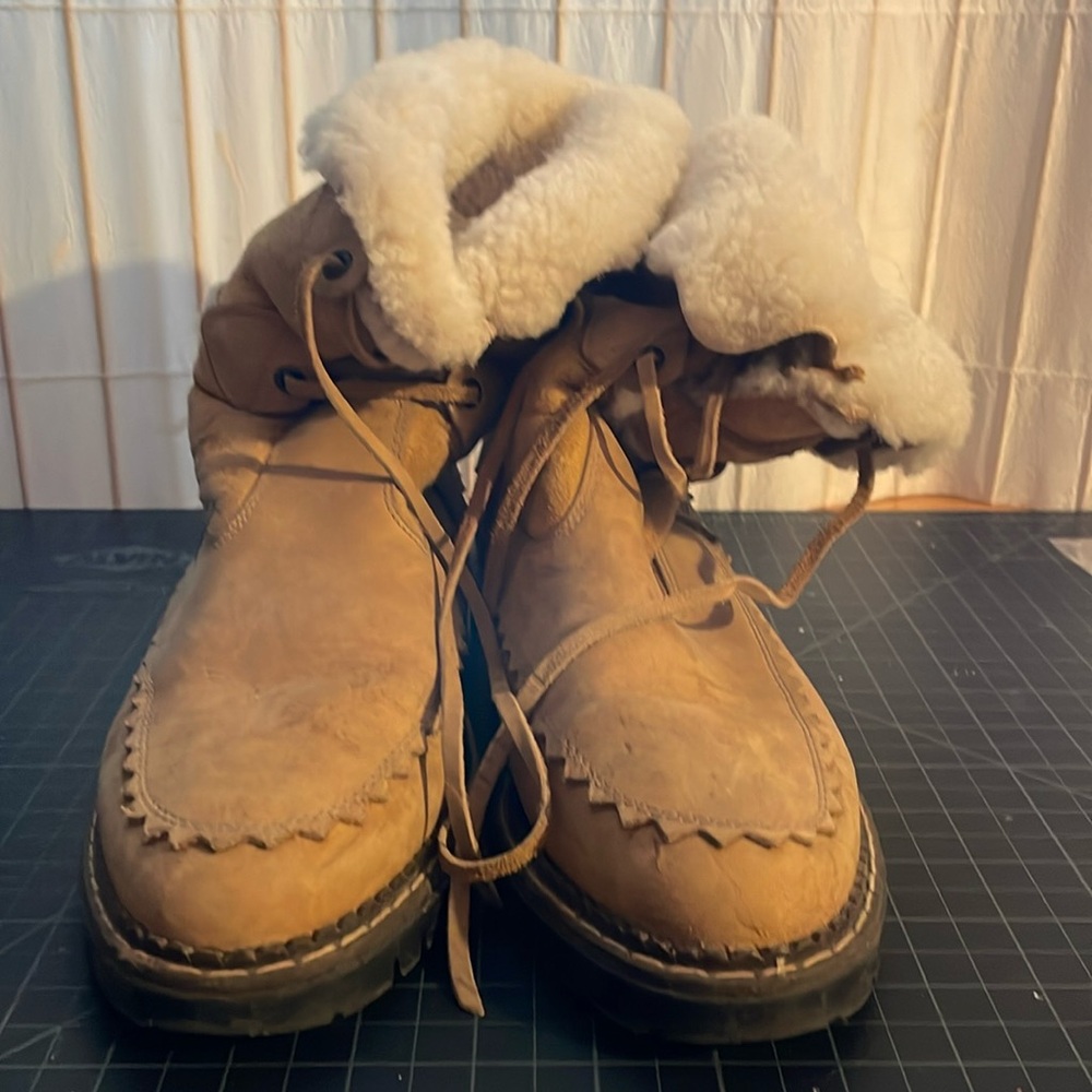 Blonde tan shearling boots - size 8